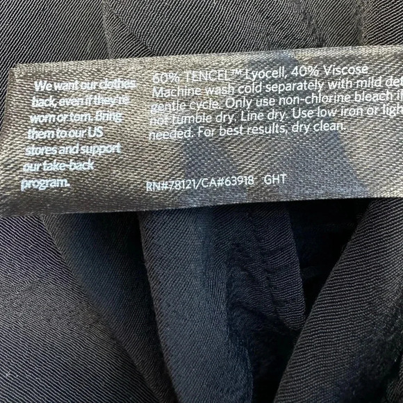 Eileen Fisher Textured Crepe Slouchy Cropped Pant

Easy Fit - Picture 5 of 6